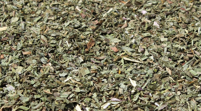 Løvetand eller mælkebøtte. Tørrede blade der bruges i foderet til heste. Gerne sammen med andre urter